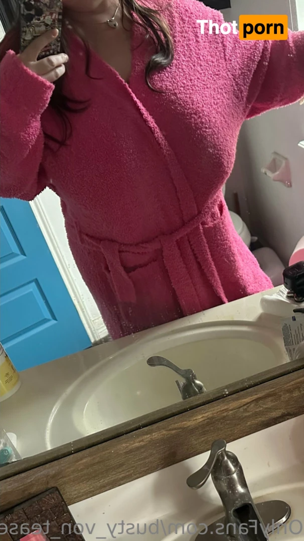 Busty Von Tease 15347881