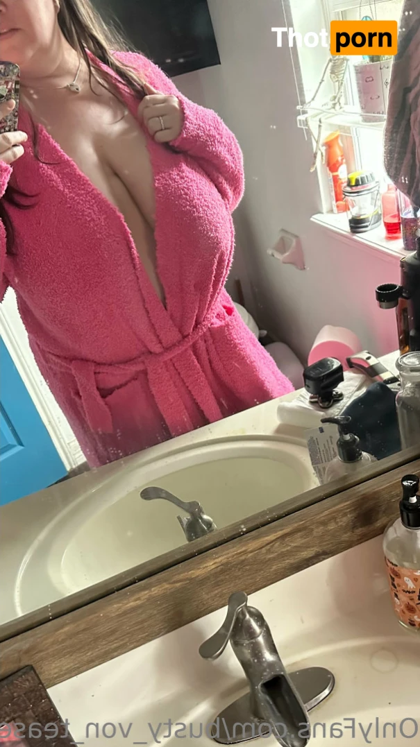 Busty Von Tease 15348137