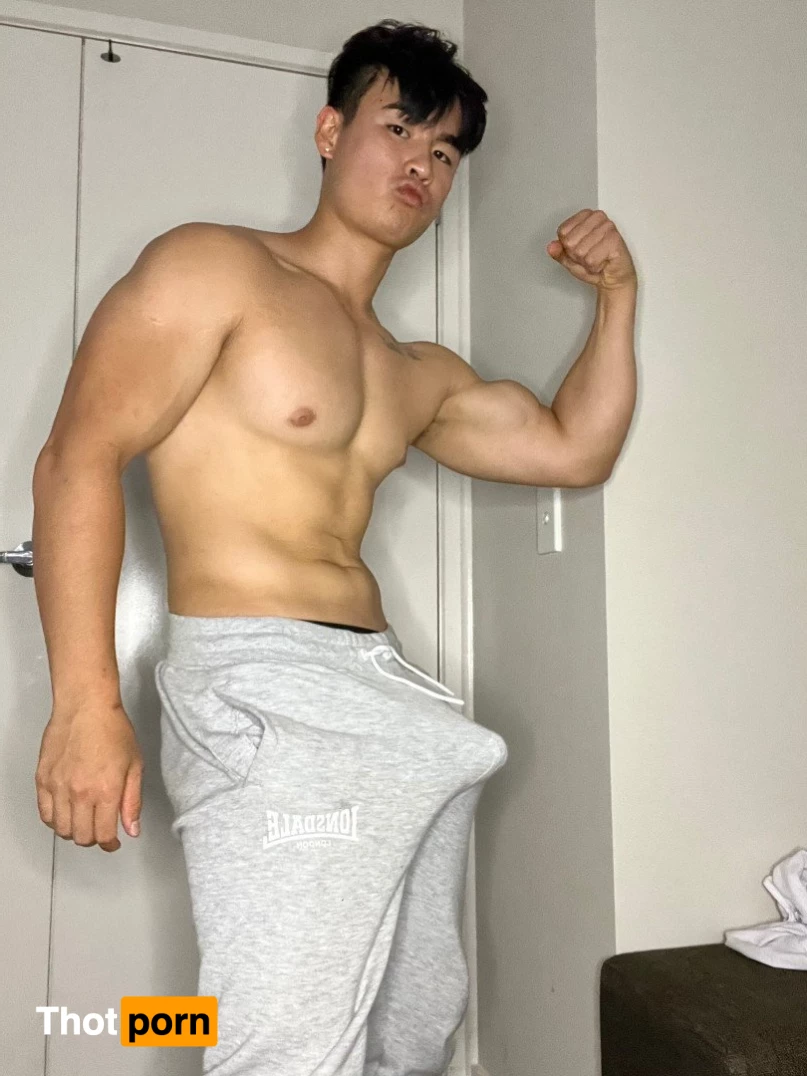 BustyBruceLee 3631965