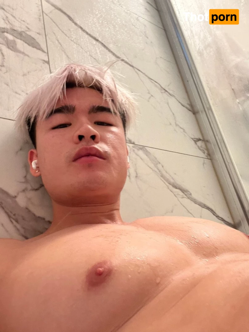 BustyBruceLee 3632548