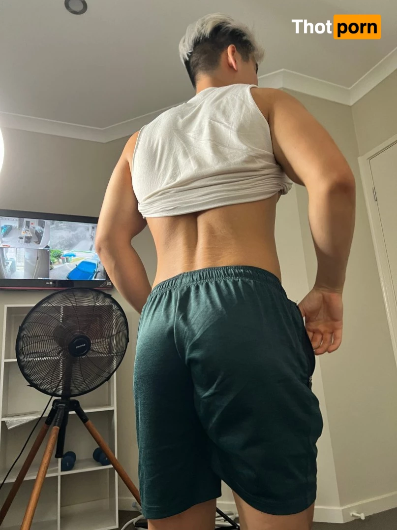 BustyBruceLee 3633129