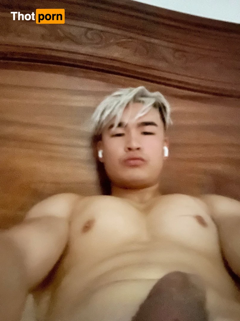 BustyBruceLee 3633899