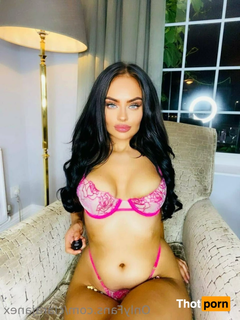 🟢🇬🇧Clara 14739947