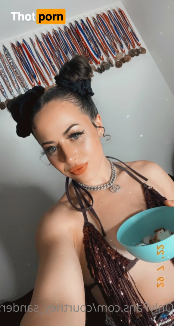 Courtney Sanderson 5976537