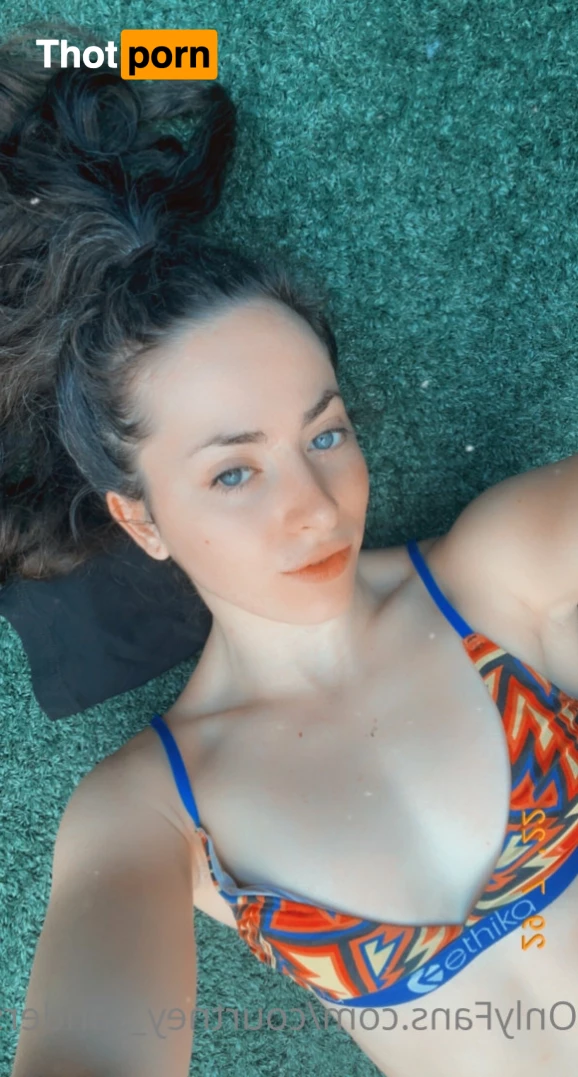 Courtney Sanderson 5976547