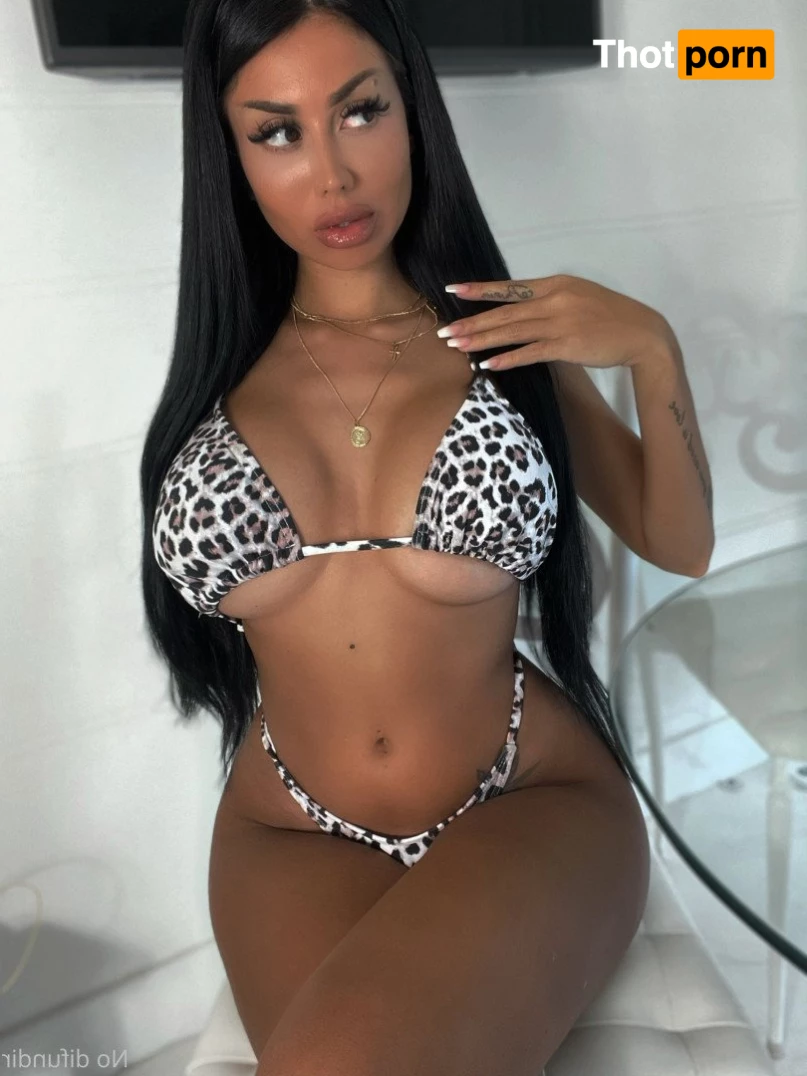 𝗖𝗥𝗜𝗦𝗟𝗔𝗨𝗥𝗘𝗡  𝒱𝒾𝒹ℯℴ𝒸𝒶𝓁𝓁 𝒬𝒰ℰℰ𝒩 3612758