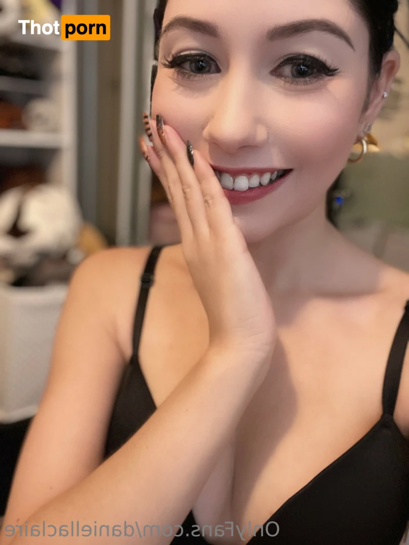 Daniella Claire 14101771