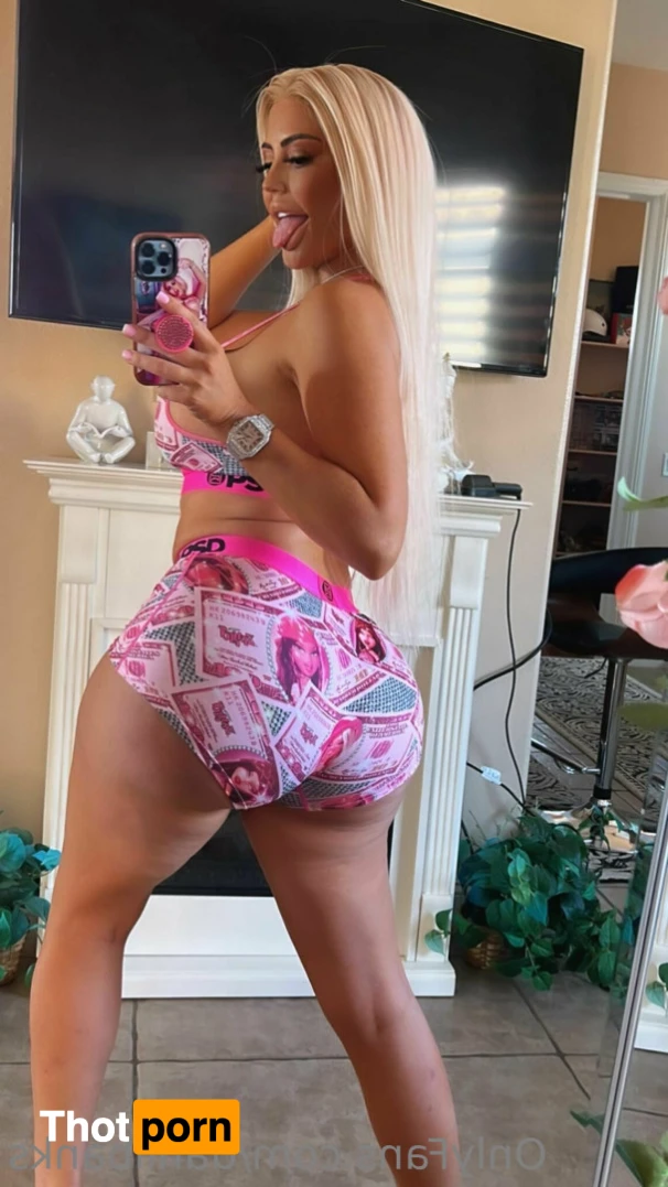 Danii Banks 💦 14101417