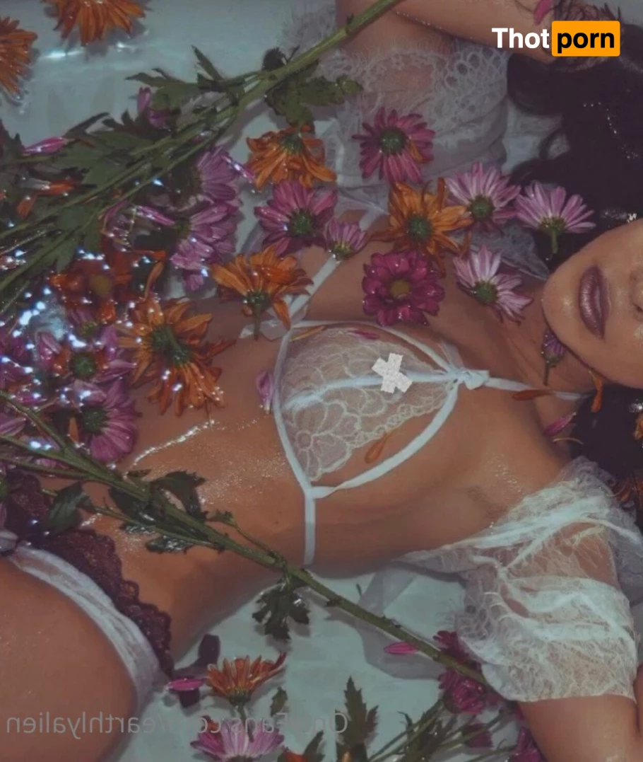 Earthly Alien 3386883