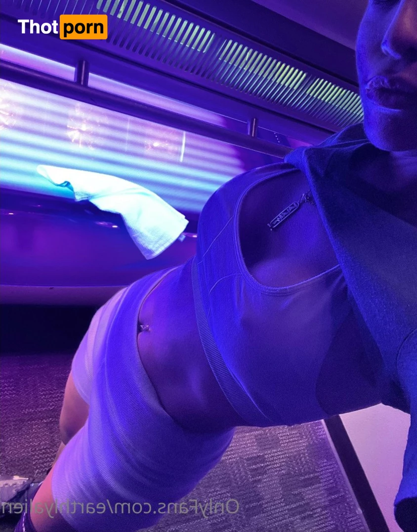 Earthly Alien 3387053