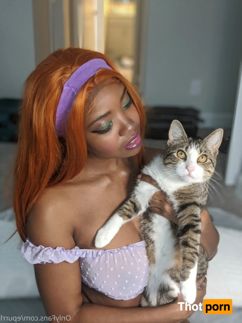 Ebunni_purrl 13444052