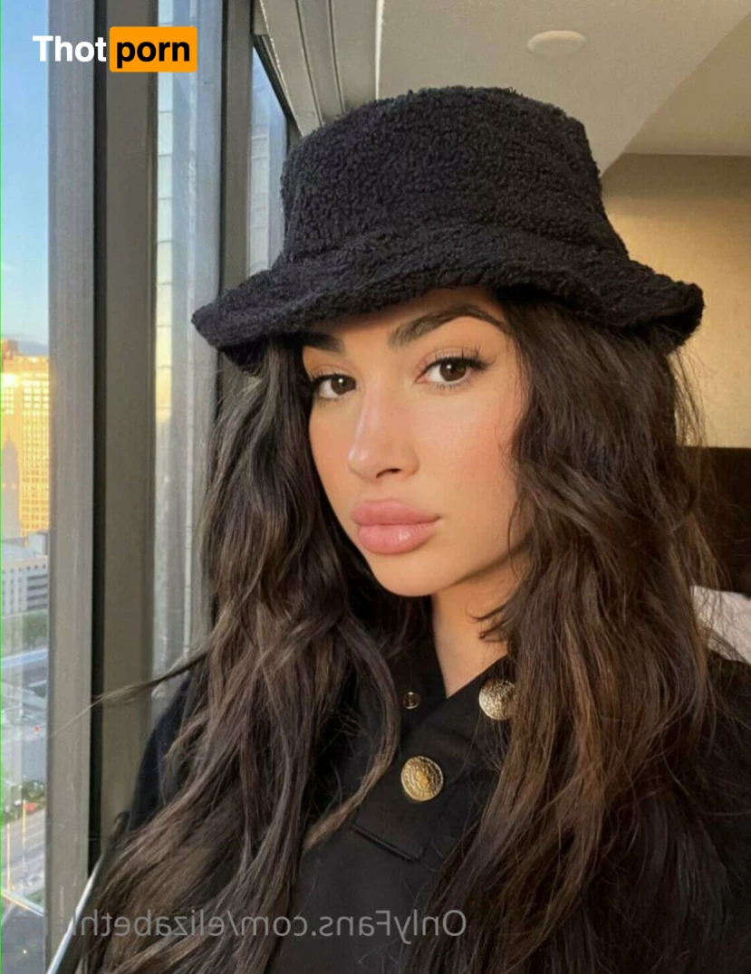 Elizabeth Leica 6108574