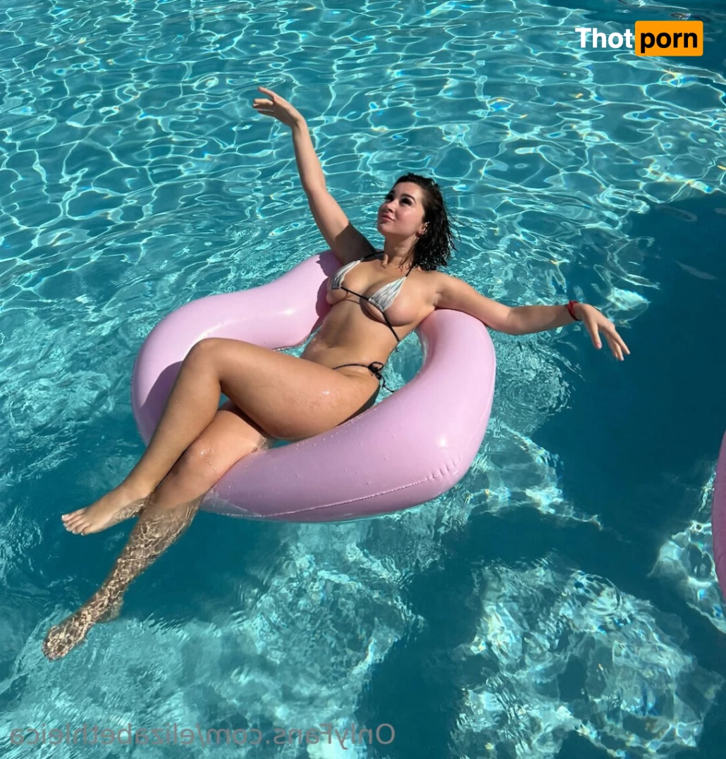 Elizabeth Leica 6108748