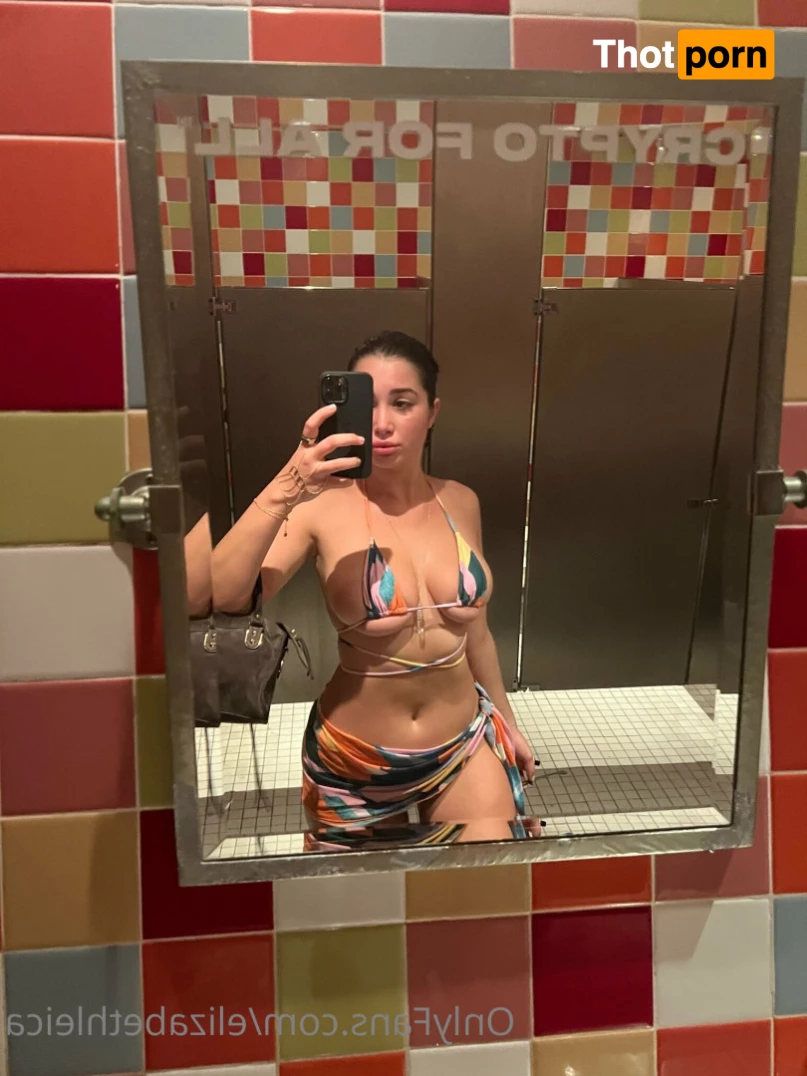 Elizabeth Leica 6108945