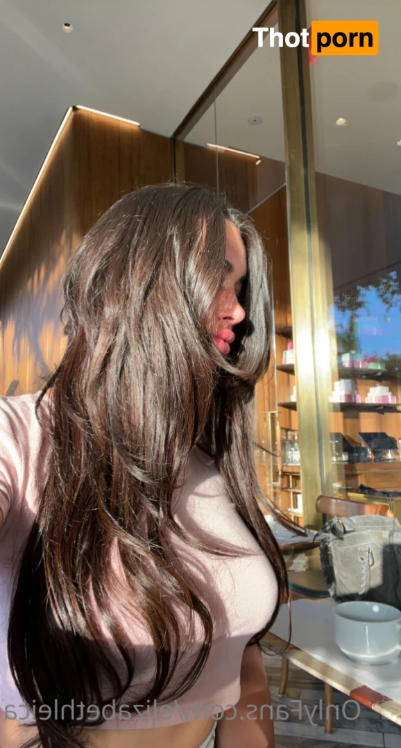 Elizabeth Leica 6108965