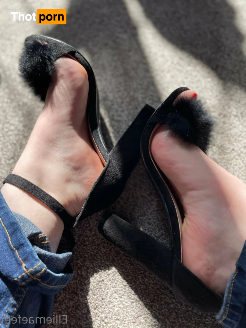 Ellie-Mae's Feet 7723046