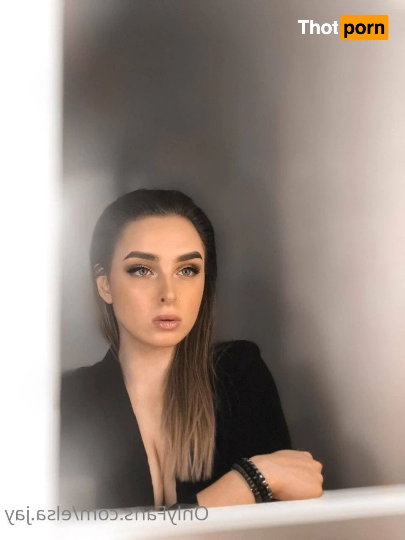 Elsa Jay 3585883