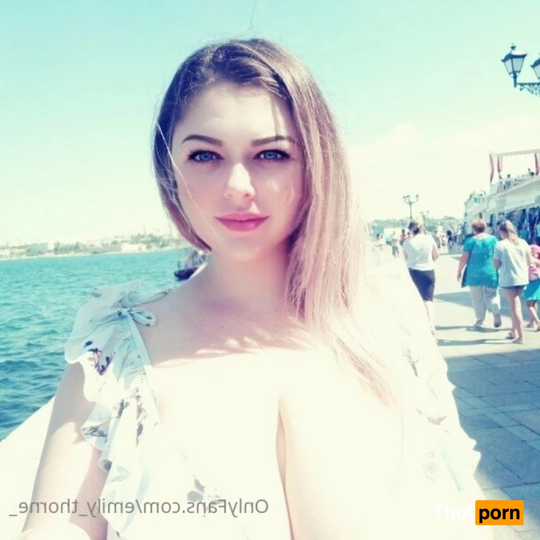 Emily Thorne 5829846