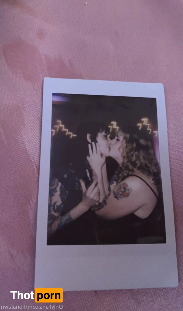 FIONA FLIRTS 5828873