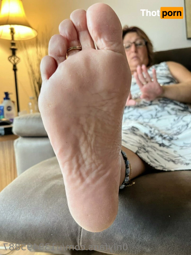foot-mistress-miss-b 9805158