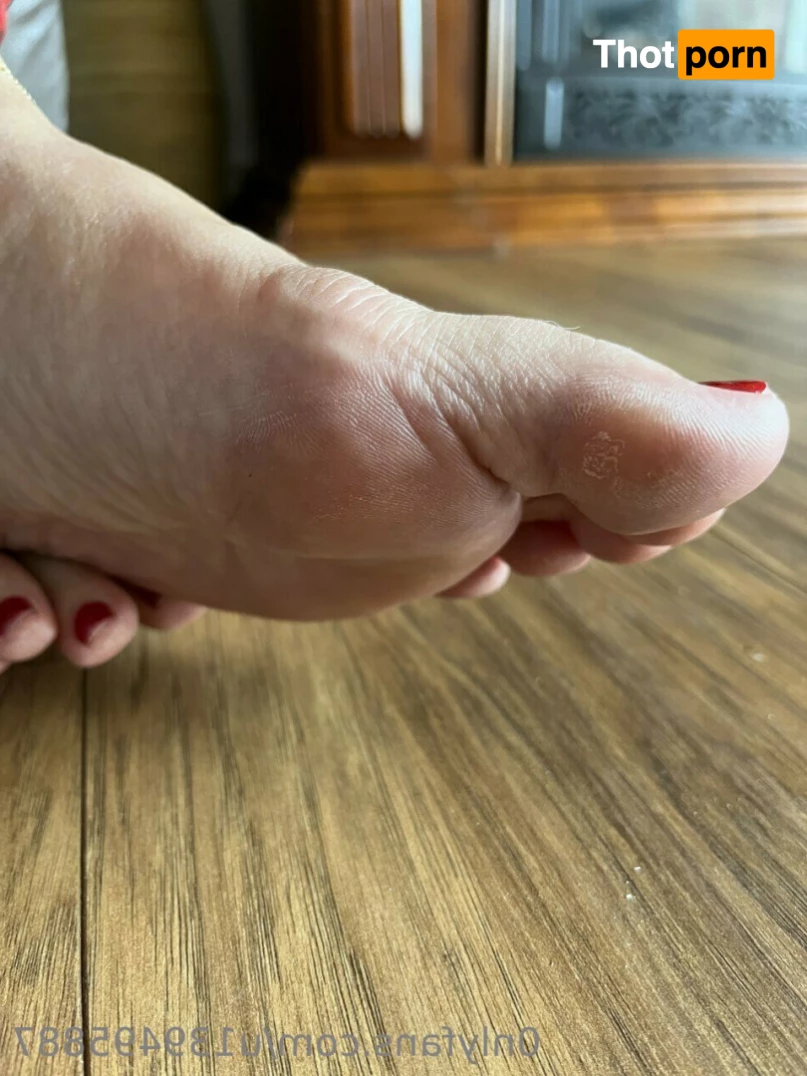 foot-mistress-miss-b 9805240