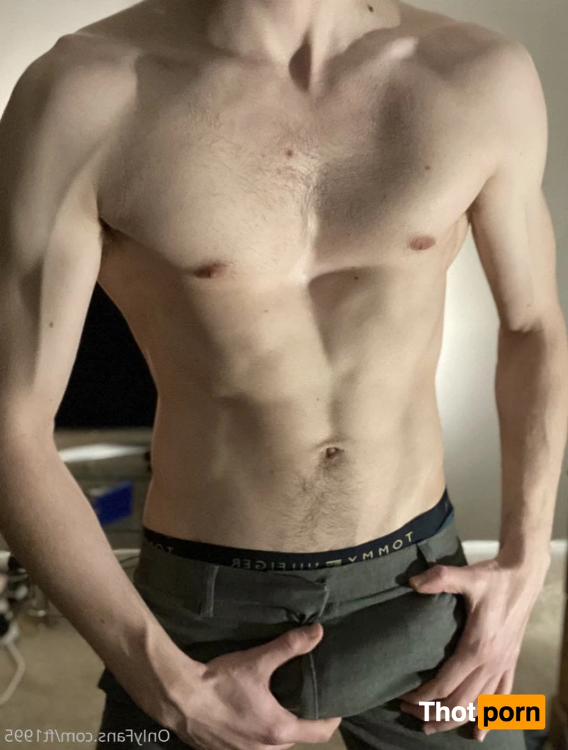 Frankie Thorne 3382102