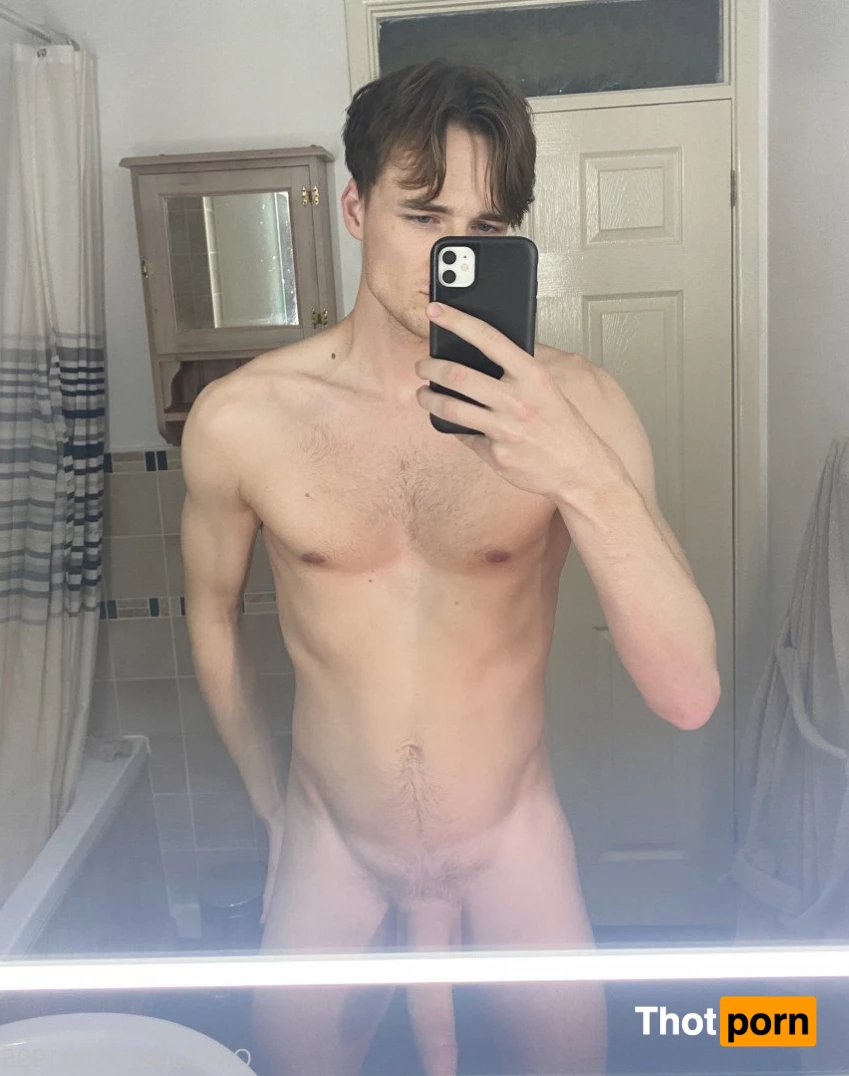 Frankie Thorne 3382352