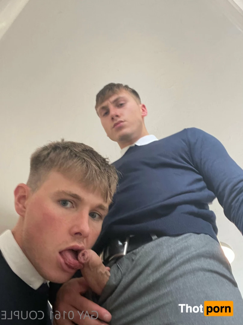 GAY 0161 COUPLE 7950472