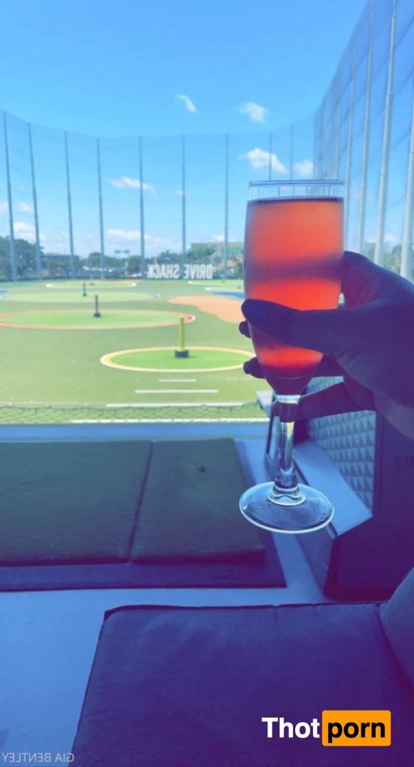 8/14 🎂🎊 CLUB GIA B  FREE 🦋 3308970