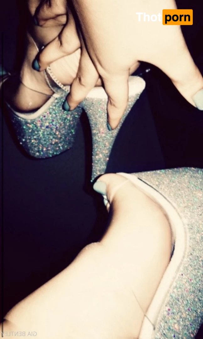 8/14 🎂🎊 CLUB GIA B  FREE 🦋 3309127