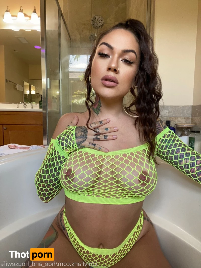 YOUR FAV TWERKER 🍑 3258587