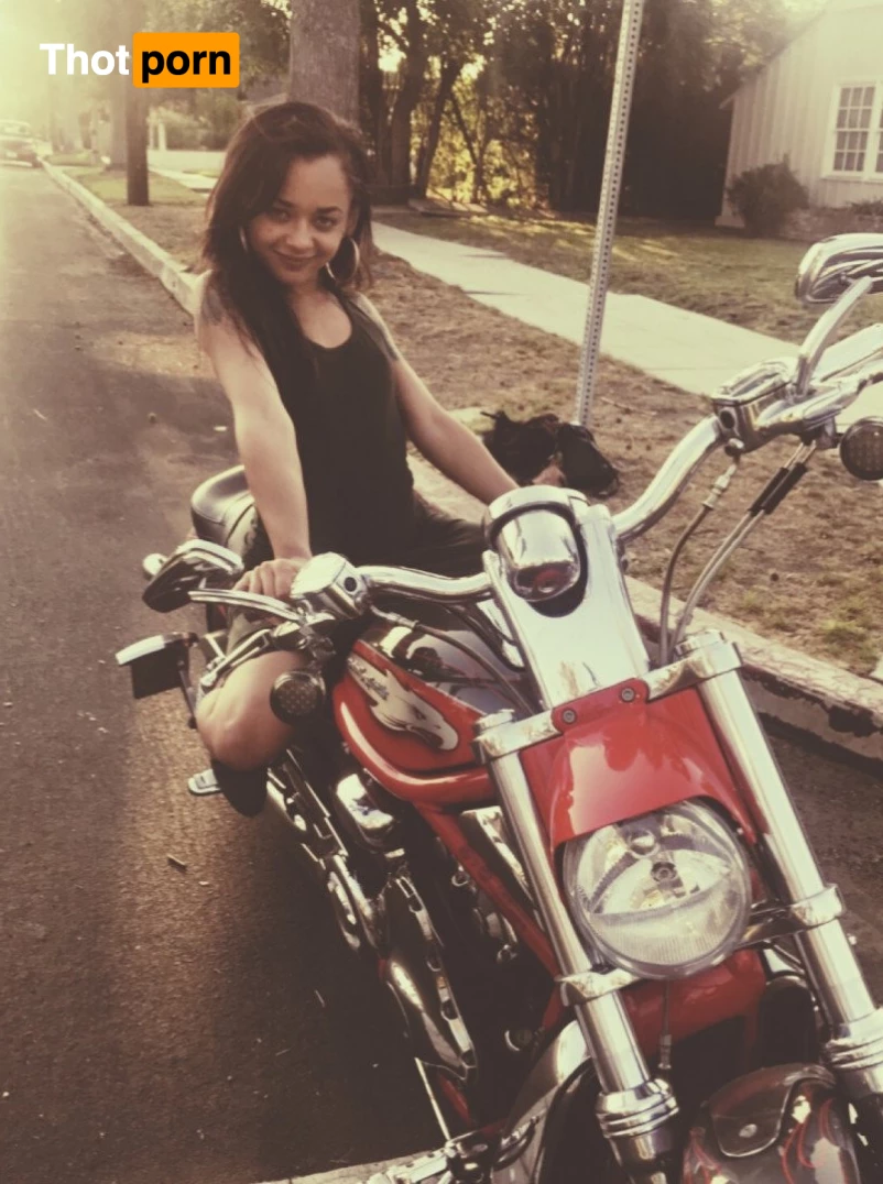 Holly Hendrix 3267716