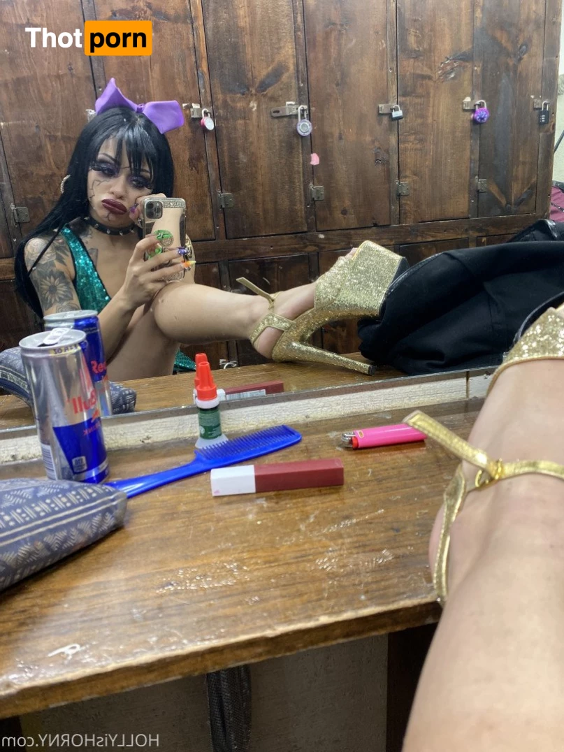 Holly Hendrix 3267824