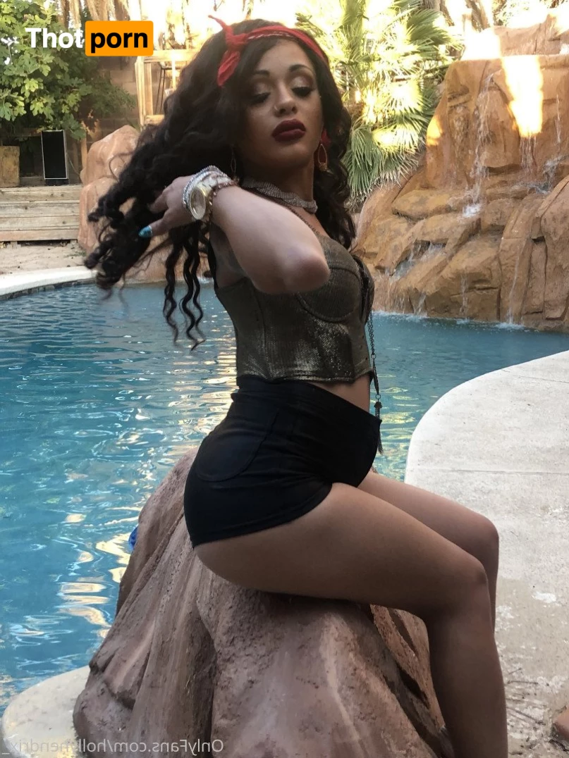 Holly Hendrix 3267921