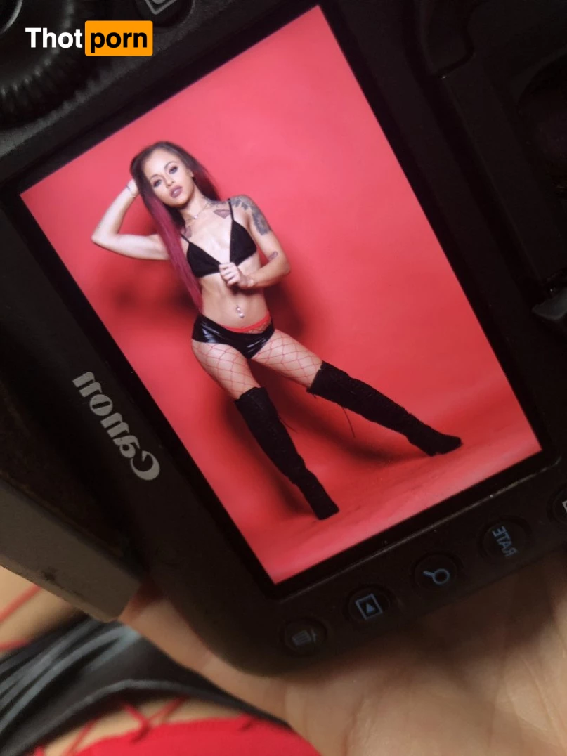 Holly Hendrix 3267928