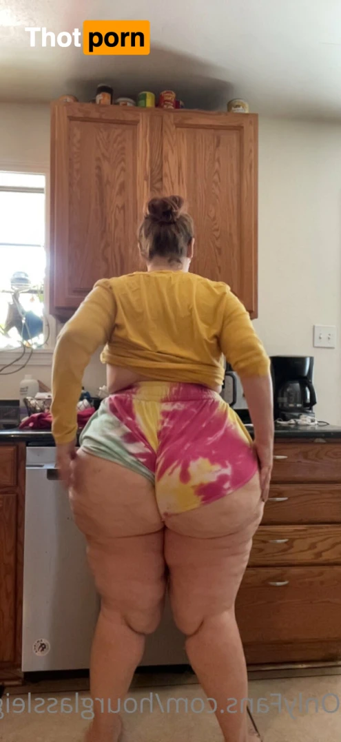 Hourglassleigh 12183063