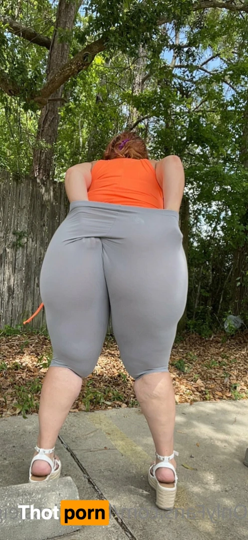 Hourglassleigh 12183285