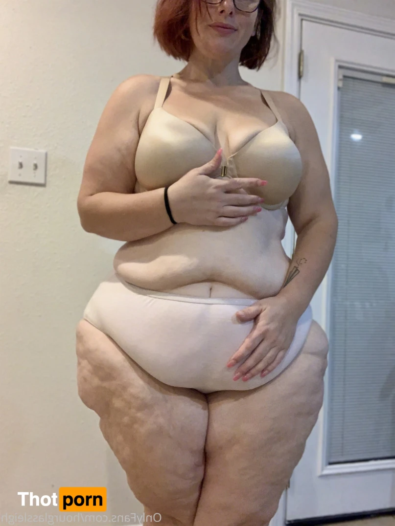 Hourglassleigh 12183789