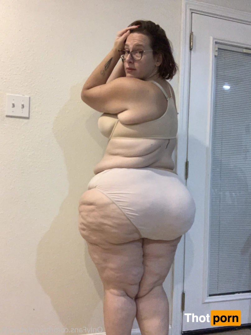 Hourglassleigh 12184281