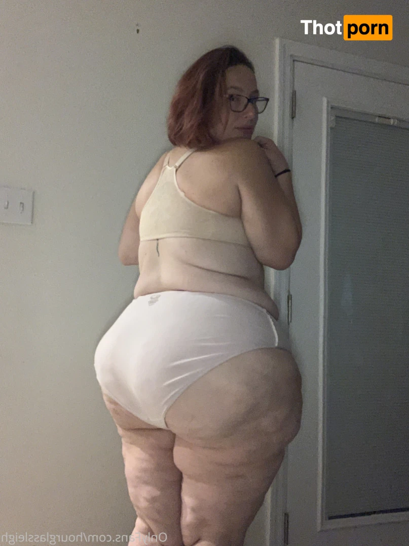 Hourglassleigh 12184373