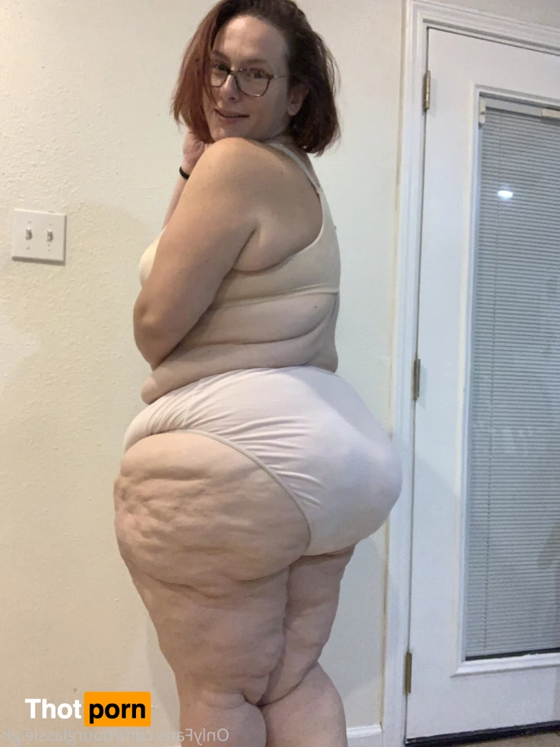 Hourglassleigh 12184417