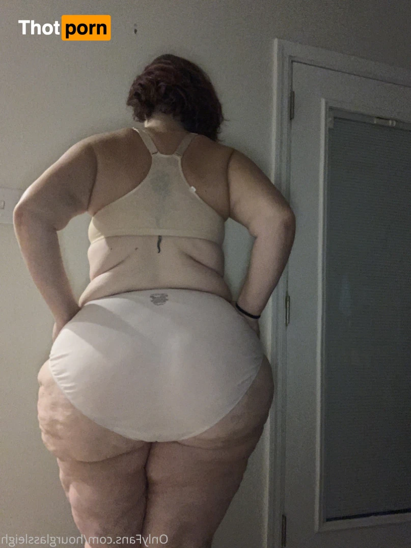 Hourglassleigh 12184639