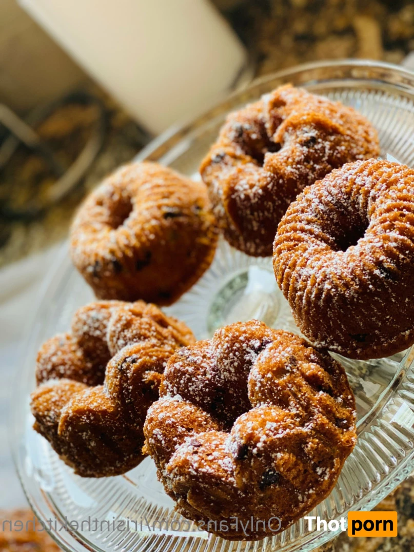 Iris In The Kitchen 15688240