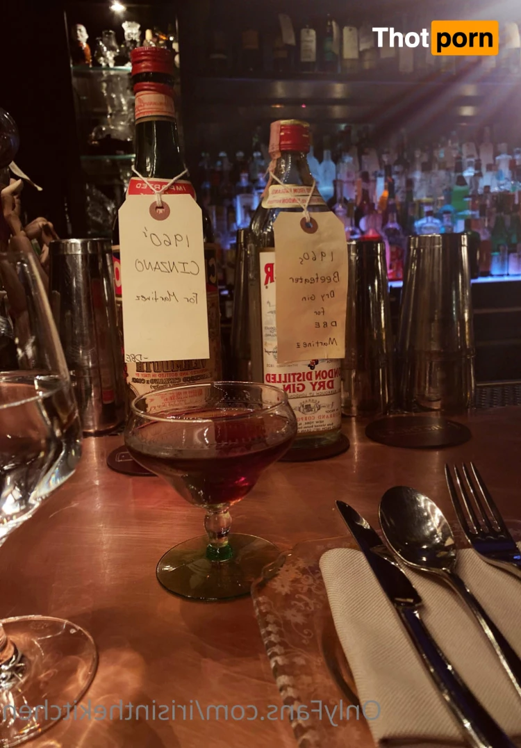 Iris In The Kitchen 15701093