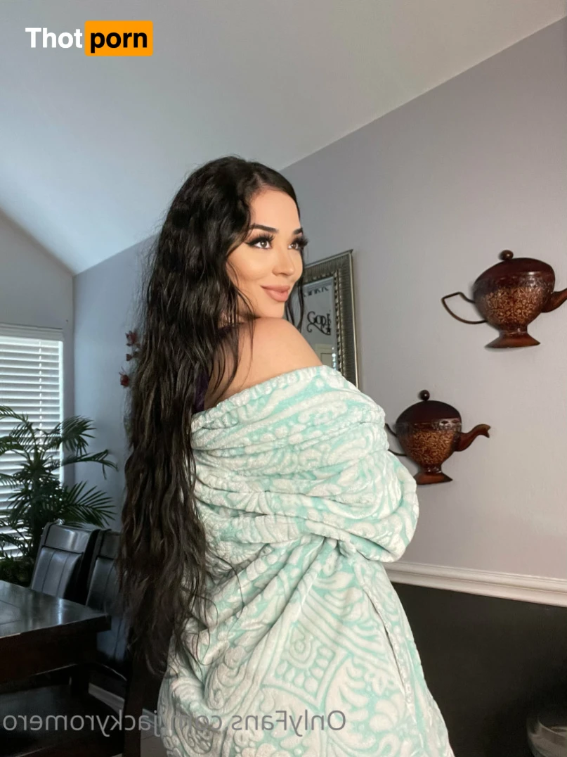 Jaqueline 💜 12047348