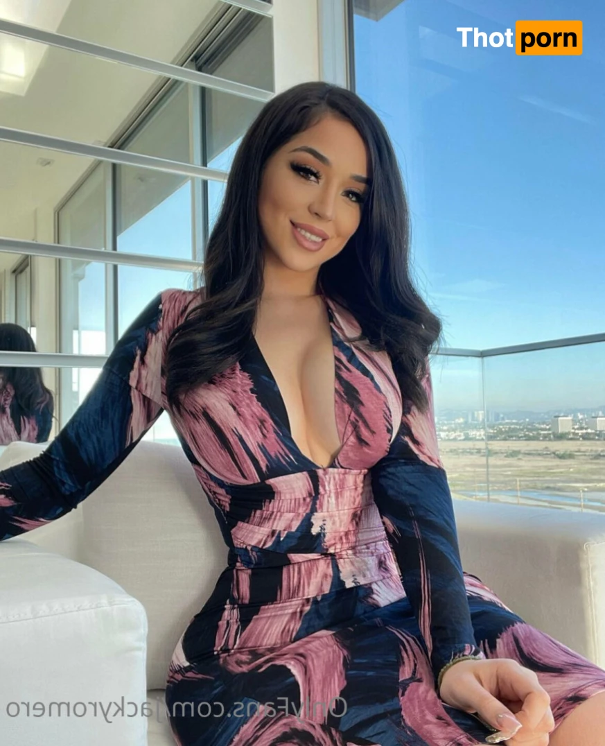 Jaqueline 💜 12047675