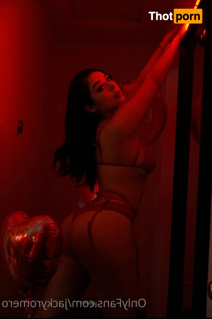 Jaqueline 💜 12048228