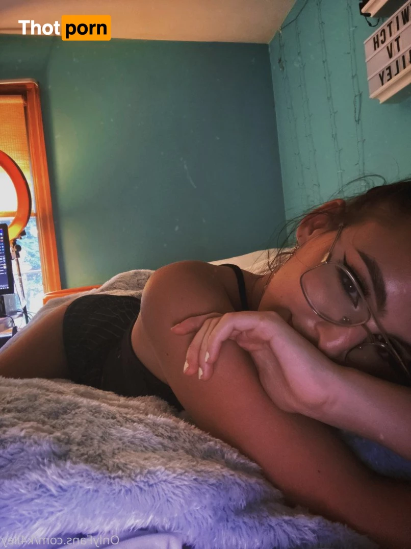 kailey with a four 3314828