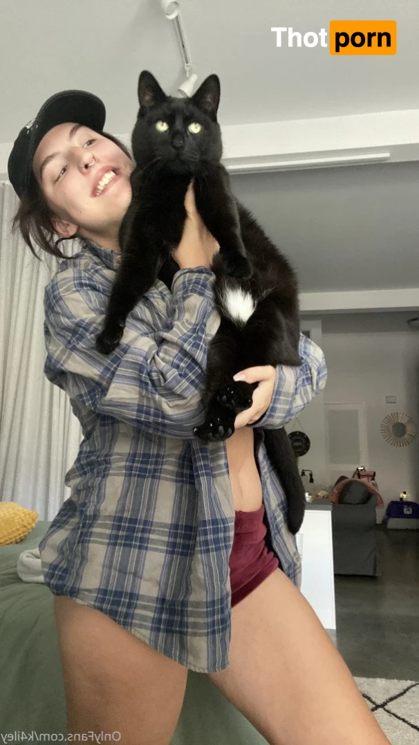 kailey with a four 3314863