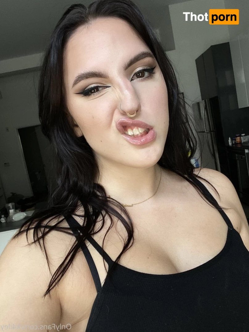 kailey with a four 3314897